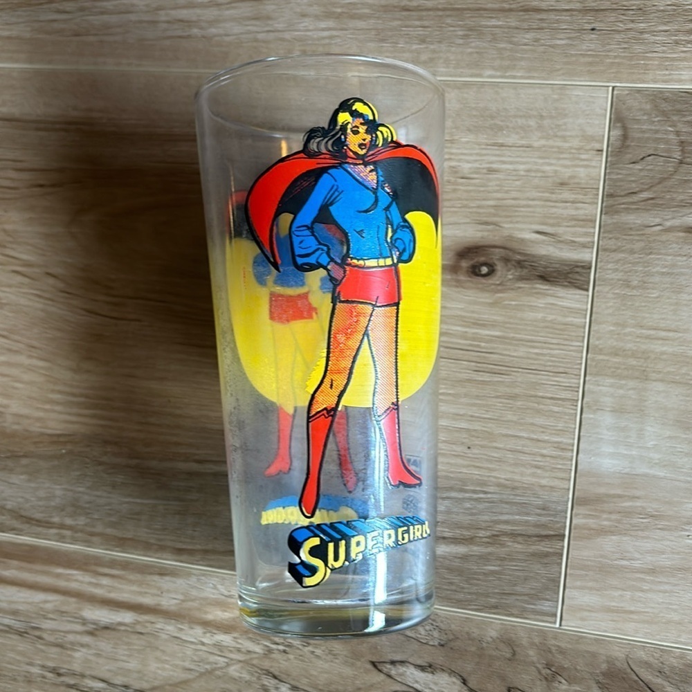 Supergirl Vintage Glass Pepsi Super Series 1976 DC Comics Pint